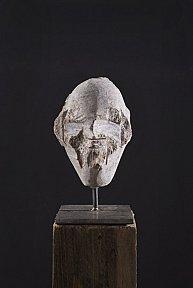 "Le front La cantora", 30 x 15 x 16 cm. 2008. Granit et acier - MONFLEUR